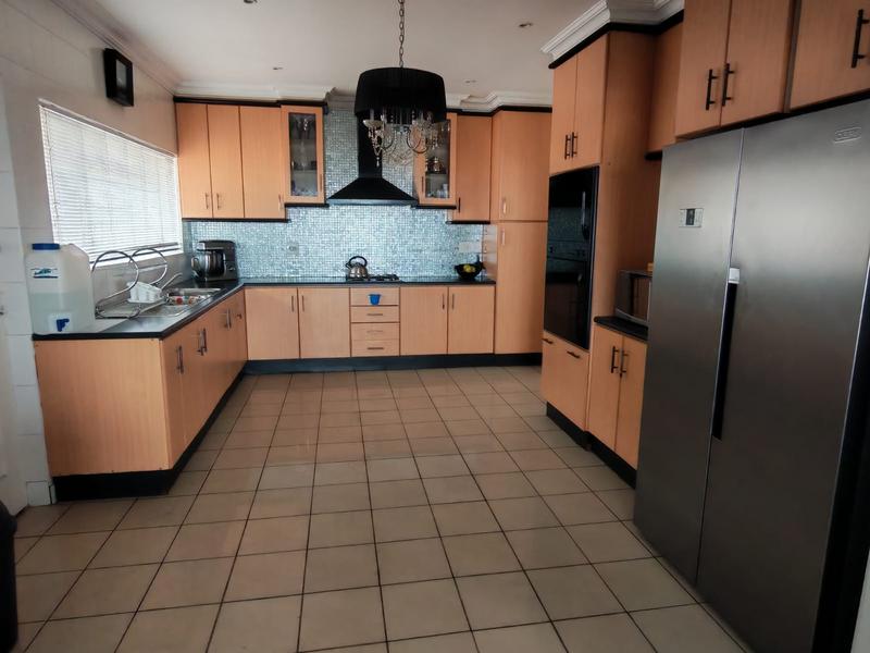 4 Bedroom Property for Sale in Parkside Eastern Cape